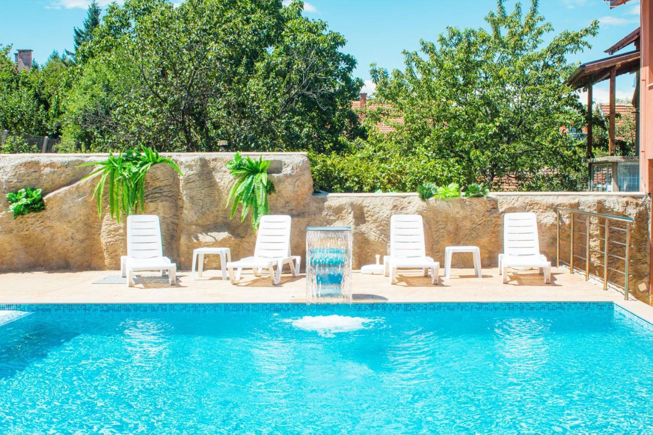 Guesthouse The Rock 사파레바바냐 외부 사진