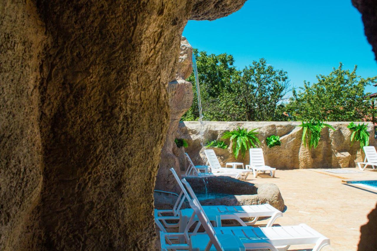 Guesthouse The Rock 사파레바바냐 외부 사진