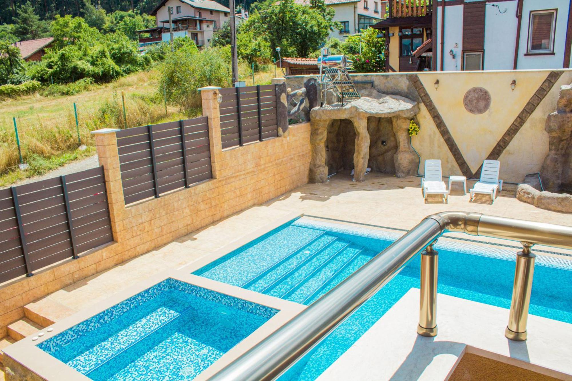 Guesthouse The Rock 사파레바바냐 외부 사진